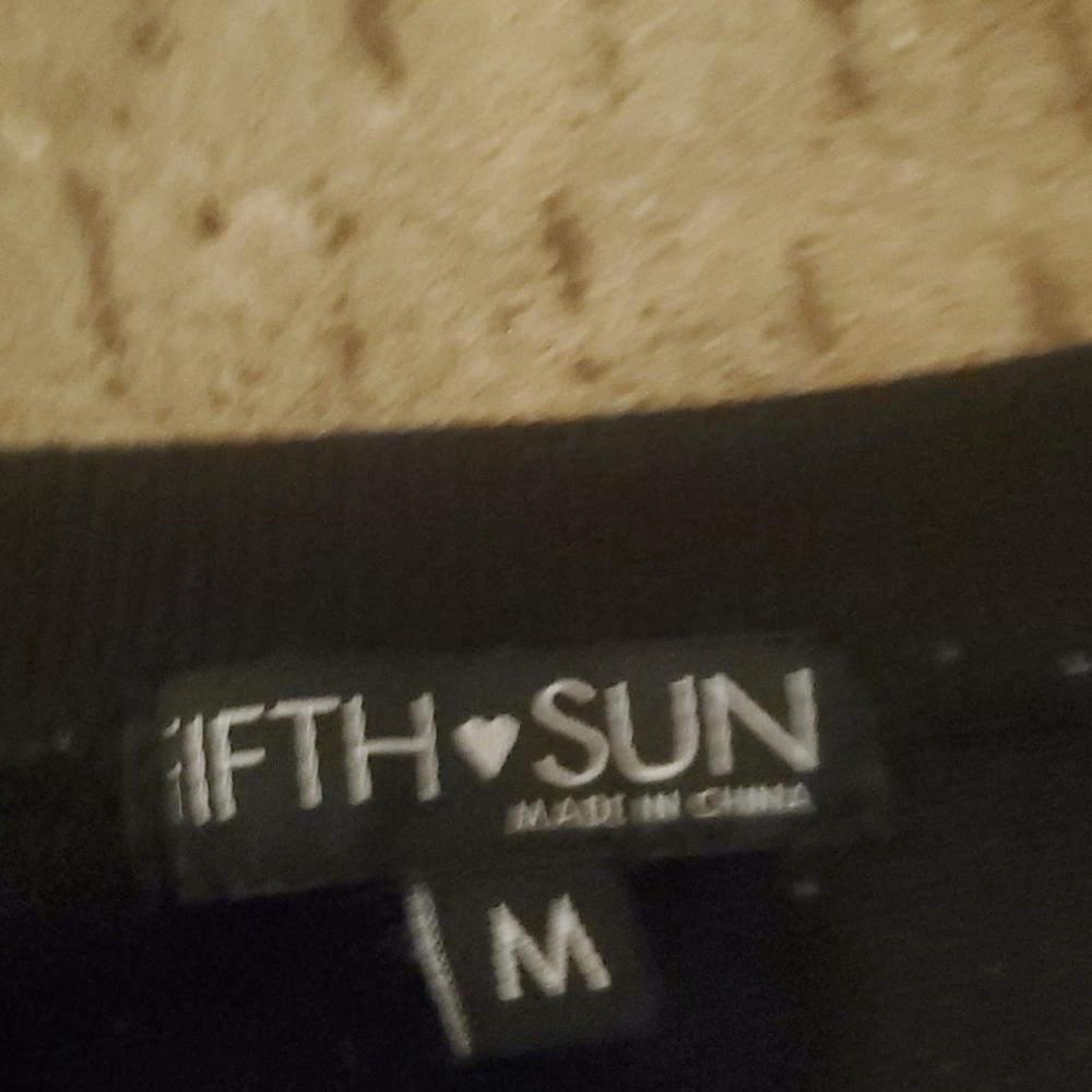 A sweatshrit - Picture 4 of 5